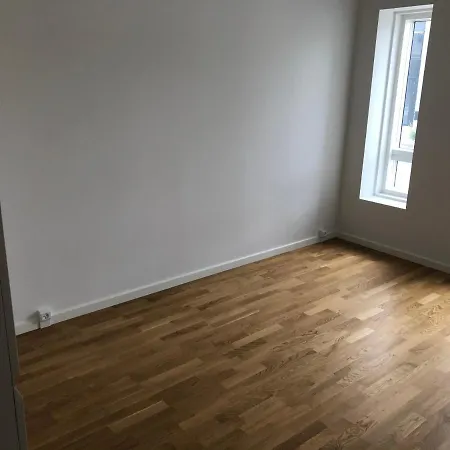 Big In Shared With King Size Bed *